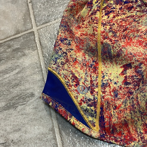 Lululemon SeaWheeze Hotty Hot Med rise, Lined Short - Picture 4 of 6